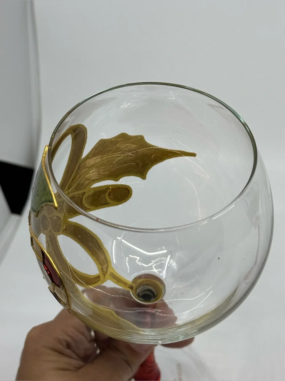 Uno Alla Volta Amadeo Handpainted Gilded Christmas Holly/Candy Cane Wine Glasses